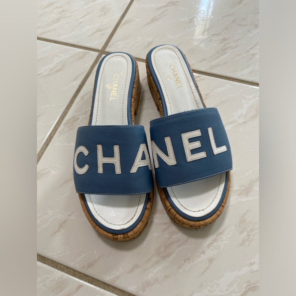 It is brand new, never used. It is made of original leather.
